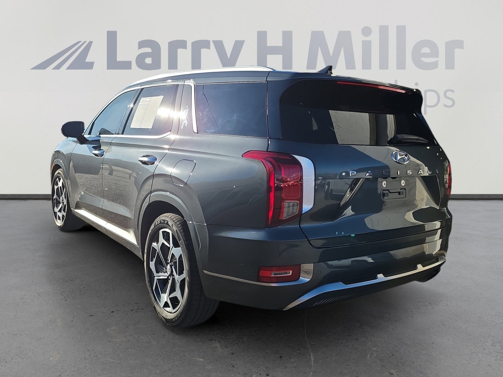 Used 2022 Hyundai Palisade Calligraphy image 3