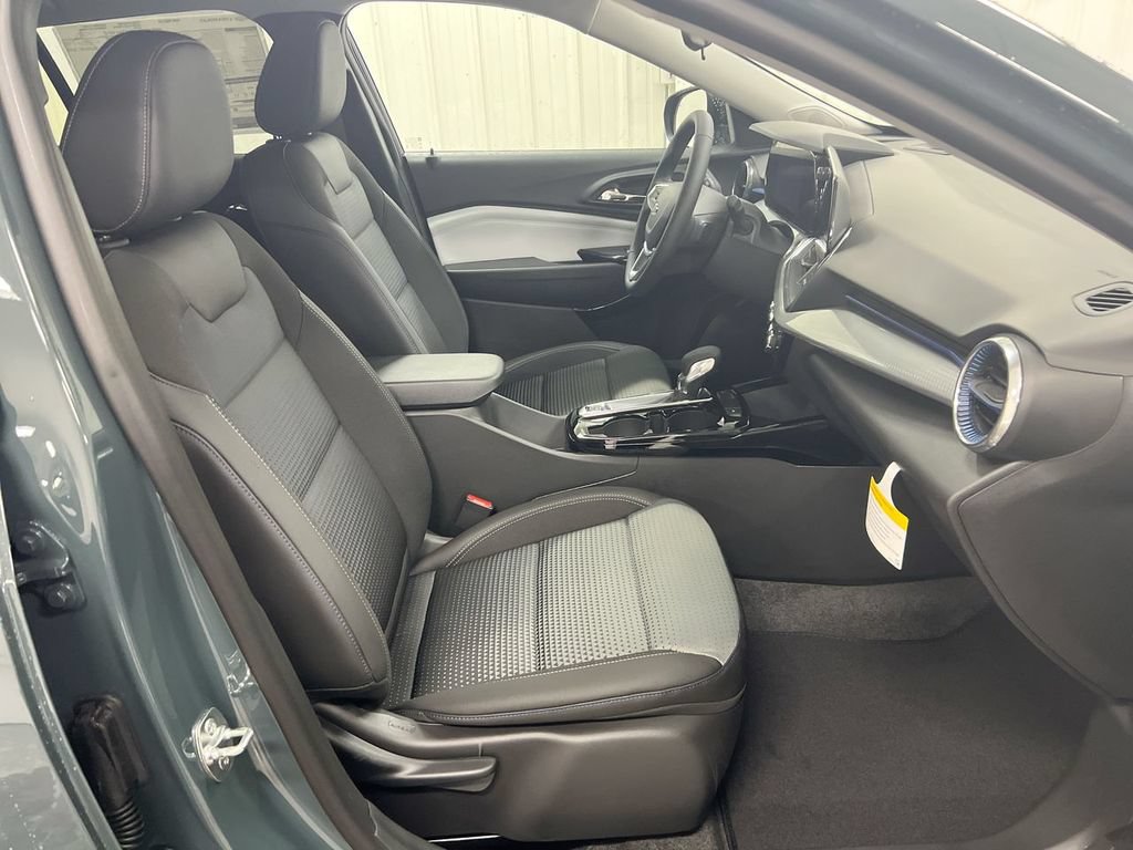 New 2026 Chevrolet Trax LT w/ Driver Confidence Package FWD image 21