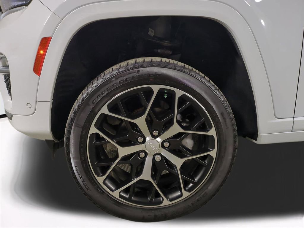 Used 2024 Jeep Grand Cherokee Summit image 11