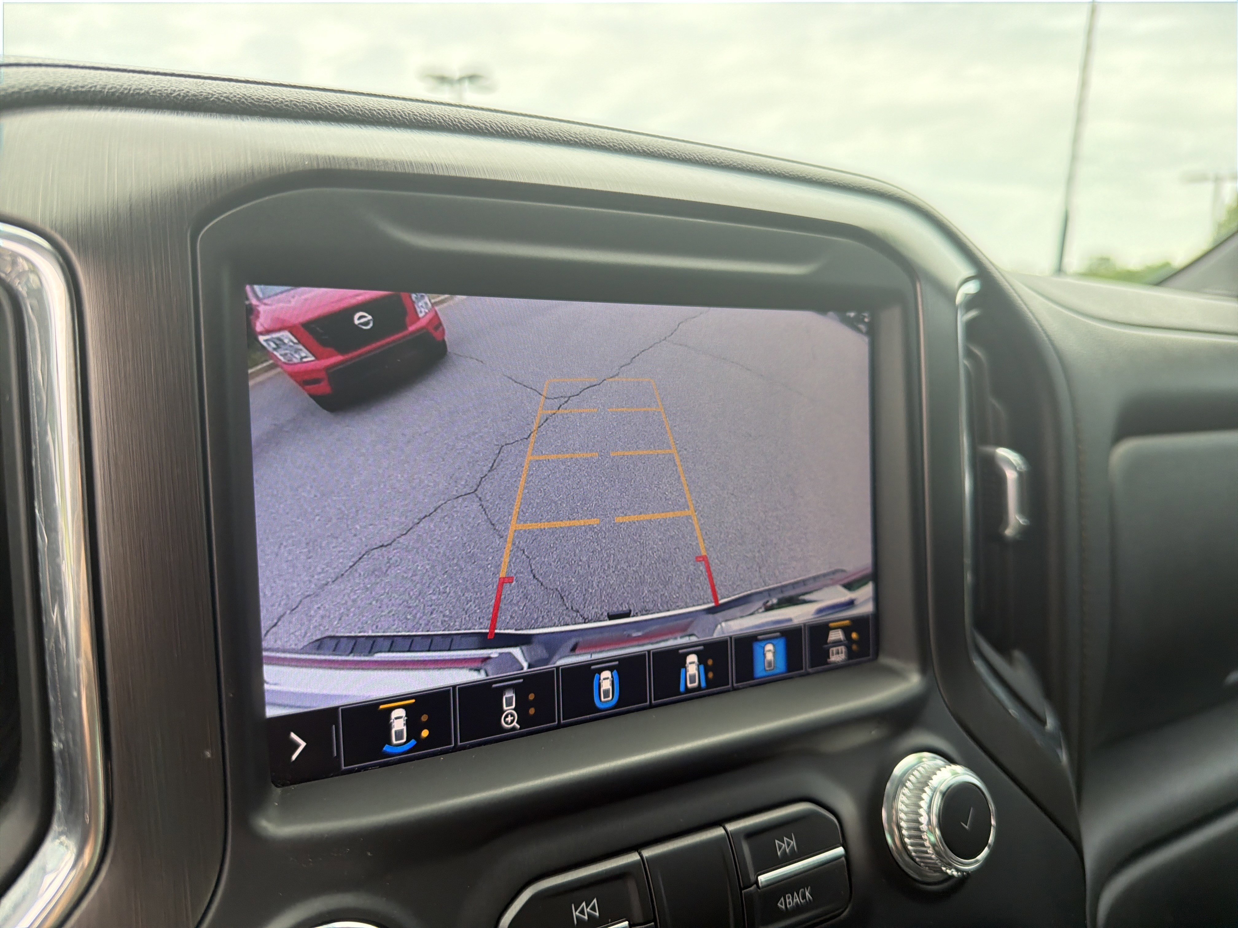Used 2020 GMC Sierra 2500 AT4 w/ AT4 Premium Package AWD/4WD image 7