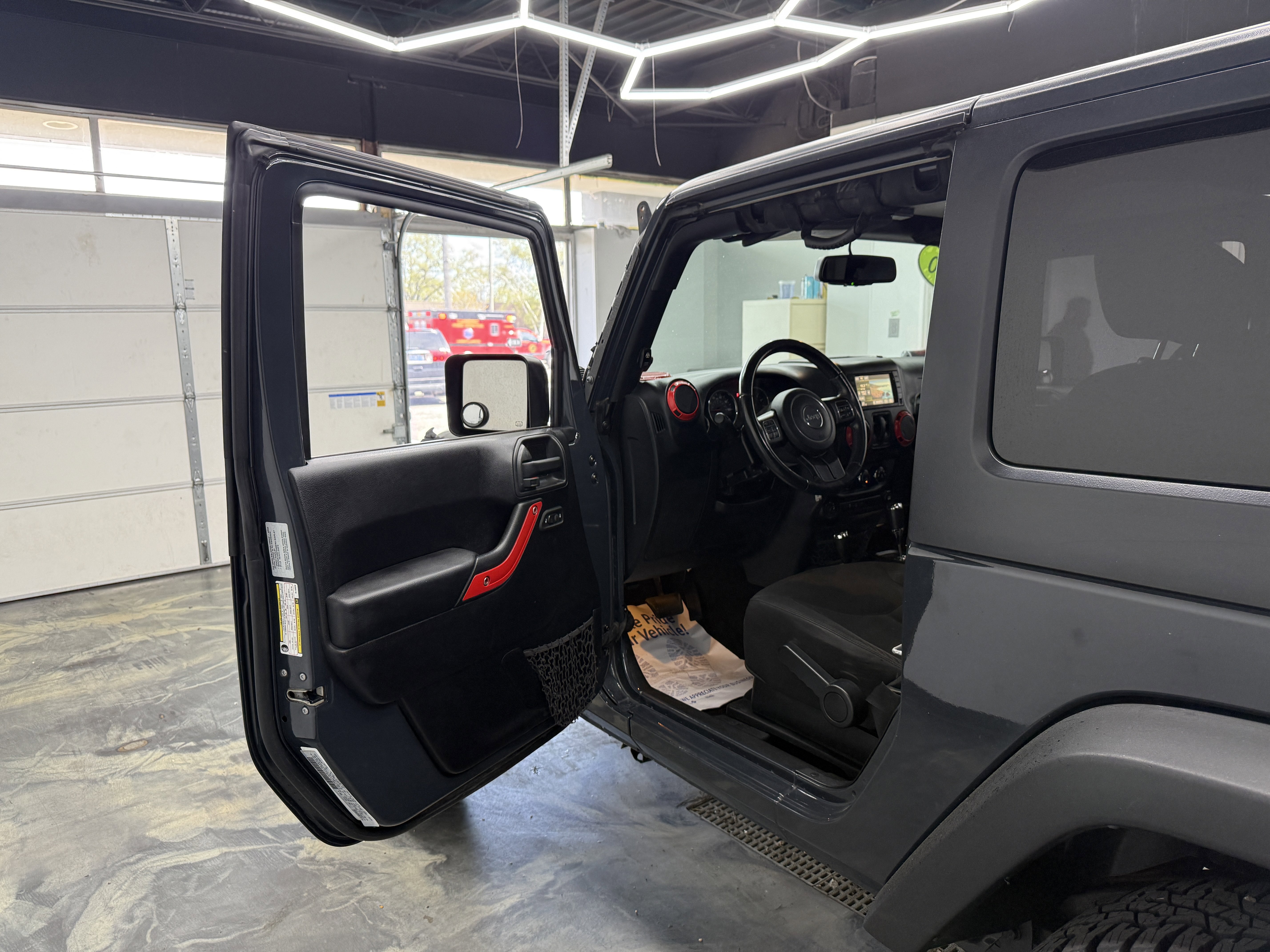 Used 2016 Jeep Wrangler Sport w/ Quick Order Package 24S AWD/4WD image 9