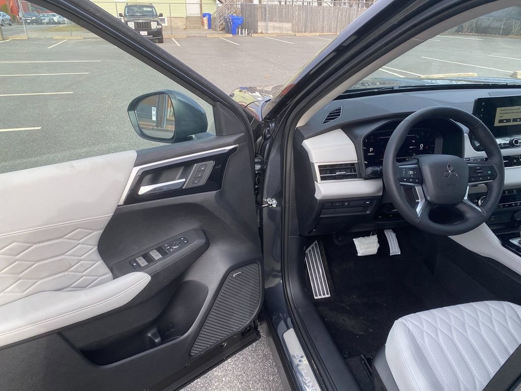 New 2026 Mitsubishi Outlander SEL FWD image 10