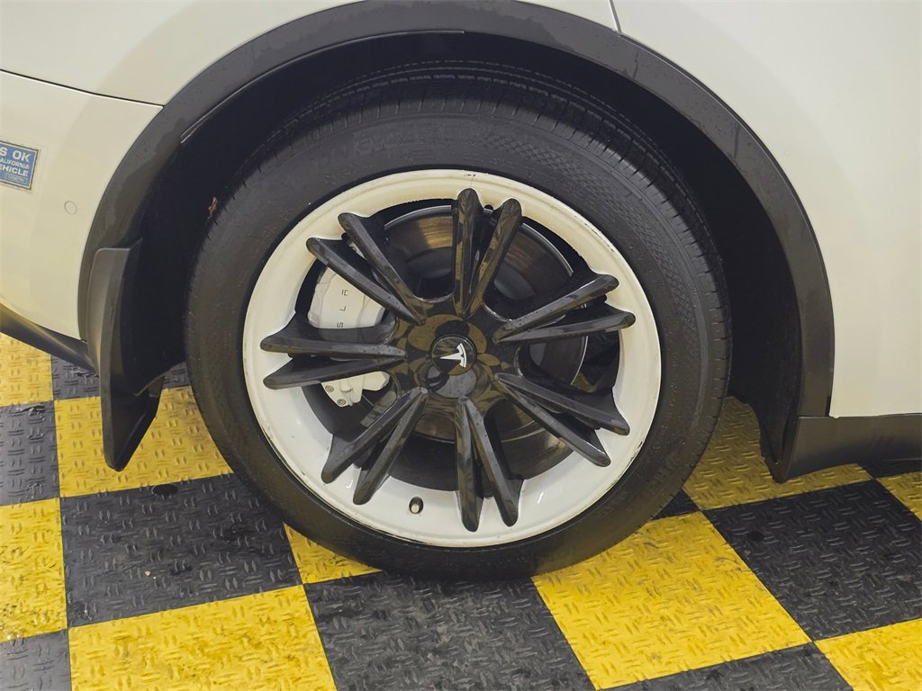 Used 2021 Tesla Model Y Long Range image 9