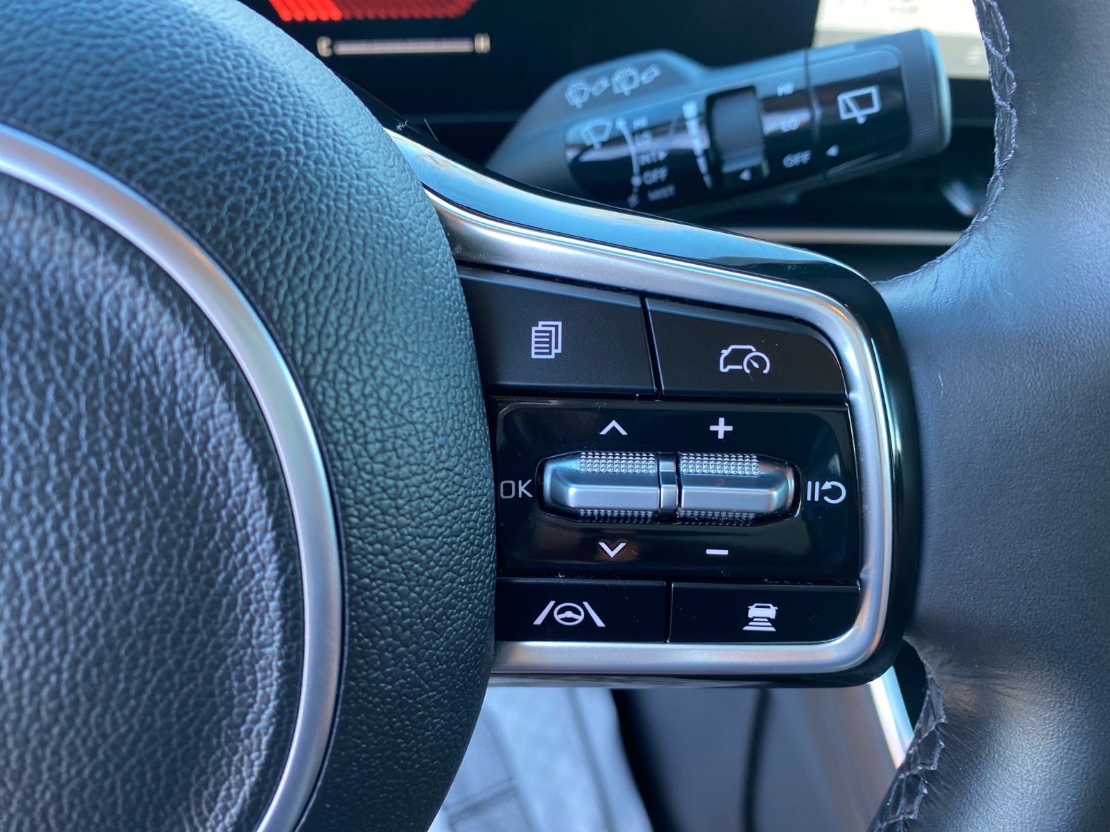 Certified 2025 Kia Carnival EX image 18