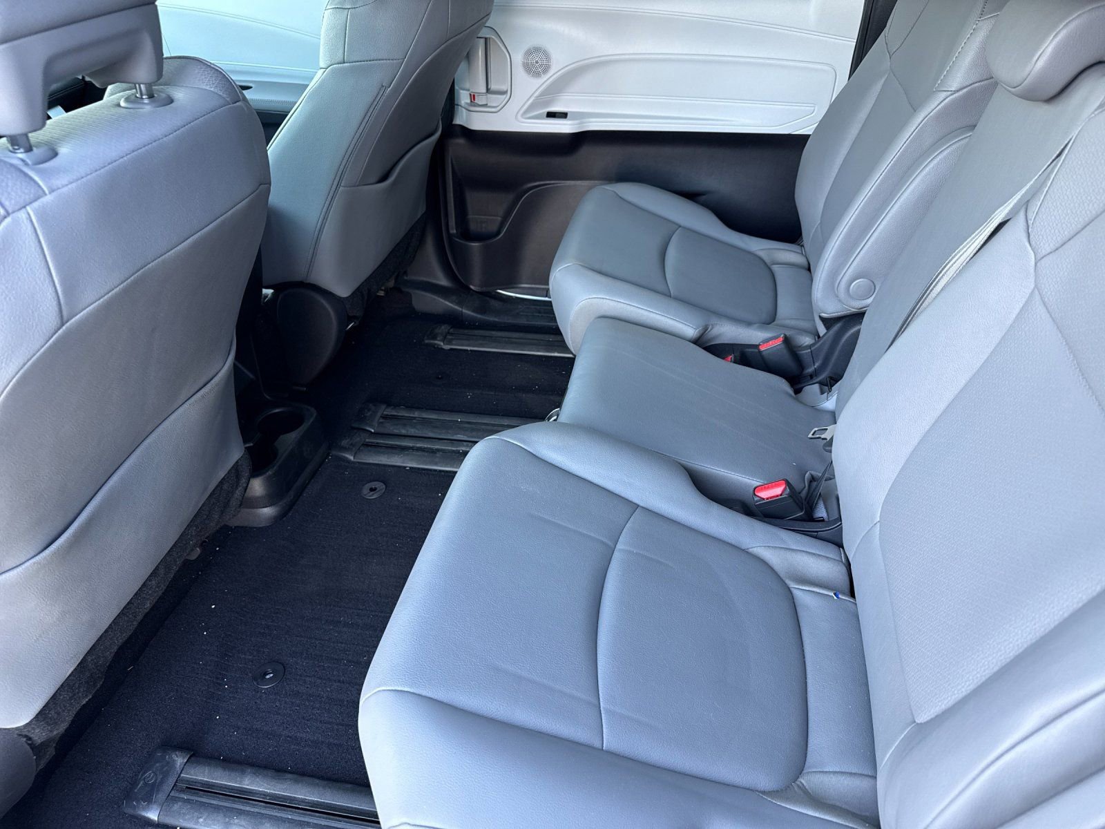 Used 2025 Toyota Sienna XLE w/ XLE Plus Package image 11