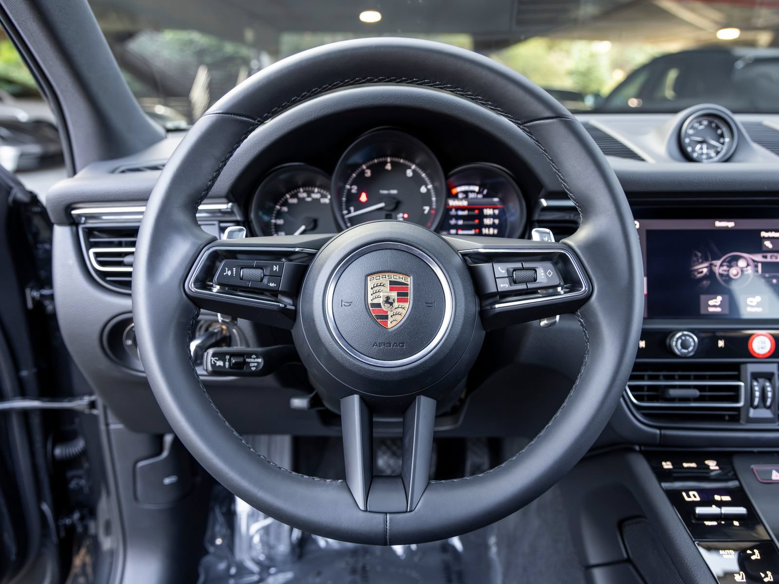 Certified 2026 Porsche Macan AWD/4WD image 36