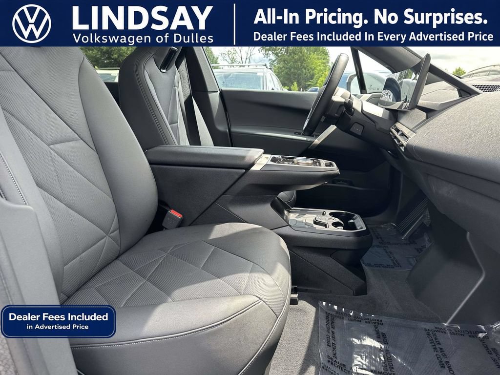 Used 2023 BMW iX xDrive50 w/ Sport Package AWD/4WD image 12