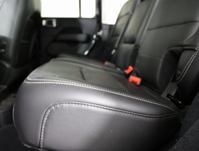 Used 2018 Jeep Wrangler Unlimited Sahara image 3