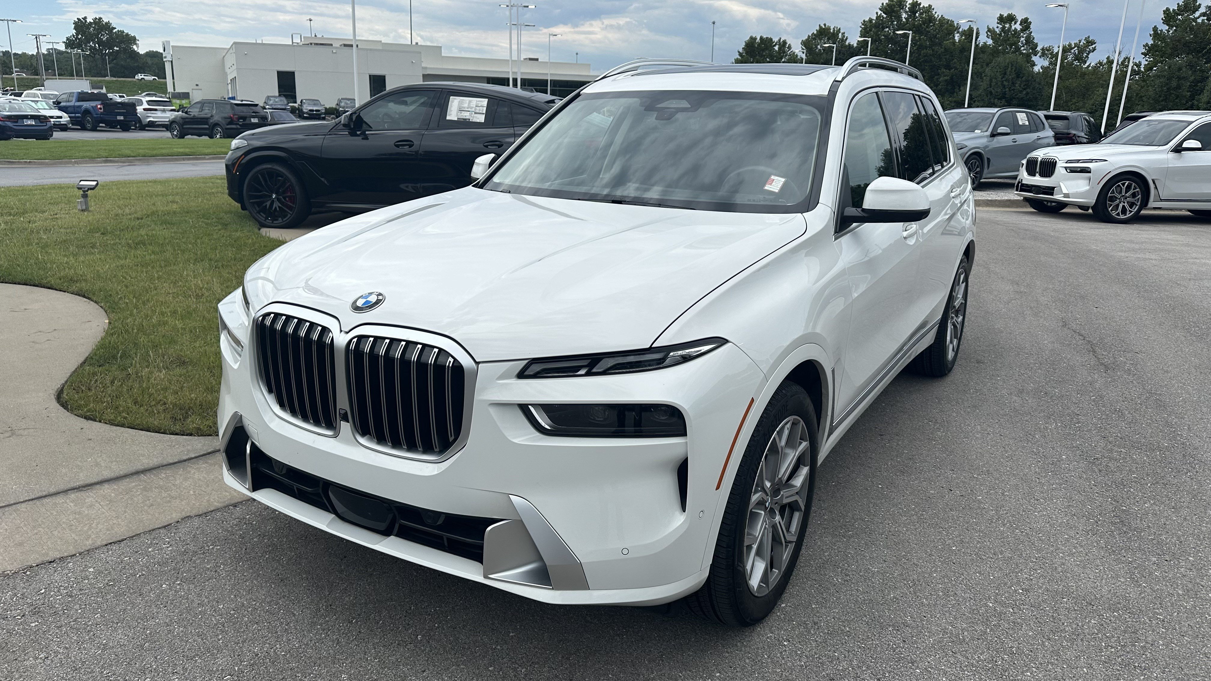 Certified 2026 BMW X7 xDrive40i AWD/4WD image 5