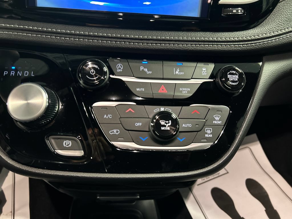 New 2027 Chrysler Pacifica Select w/ Family Tech Group FWD image 17
