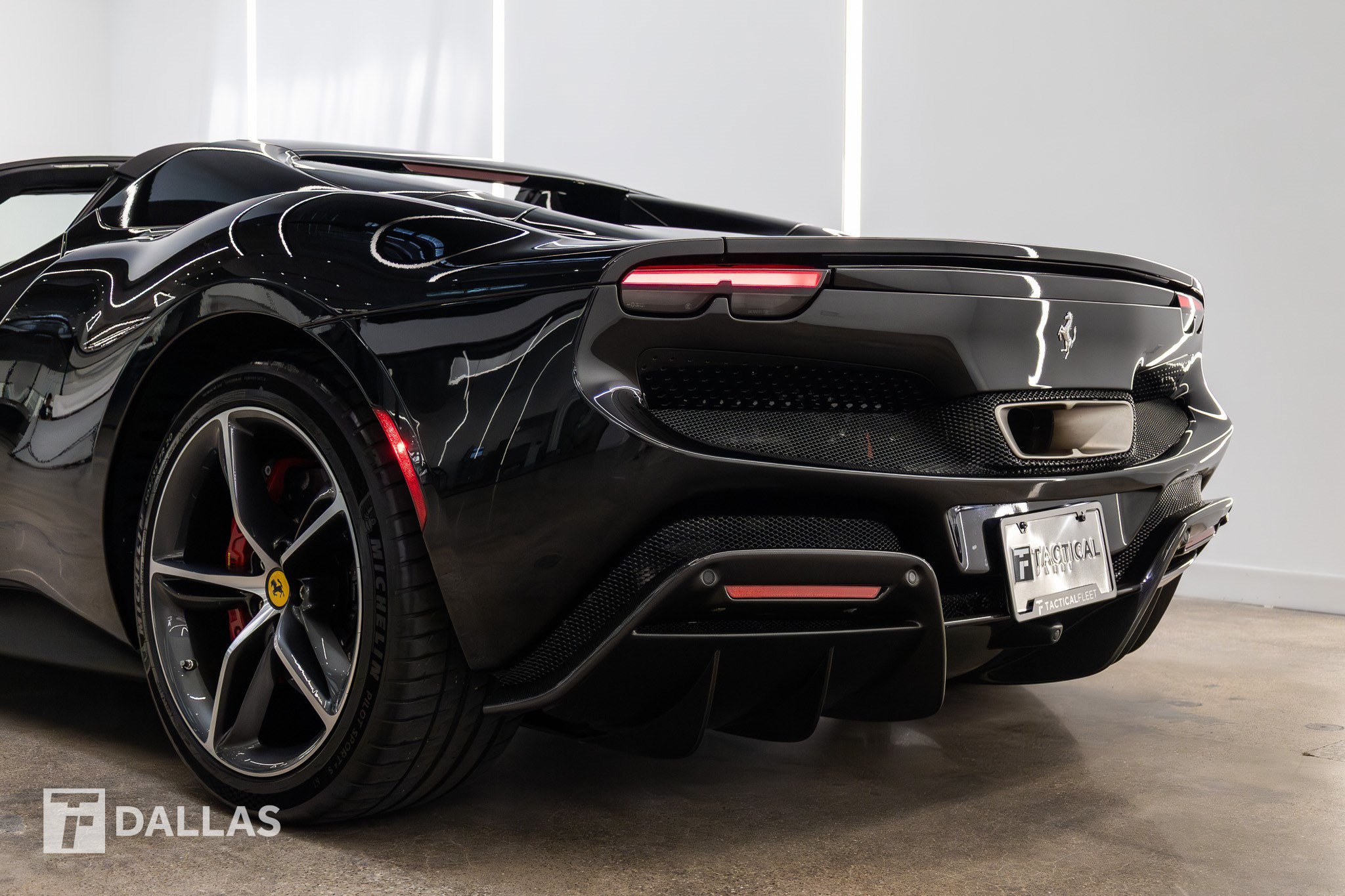 Used 2023 Ferrari 296 GTS RWD image 9