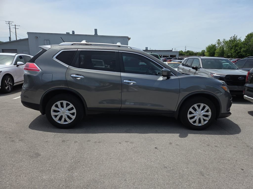 Used 2016 Nissan Rogue S w/ Appearance Package FWD image 4