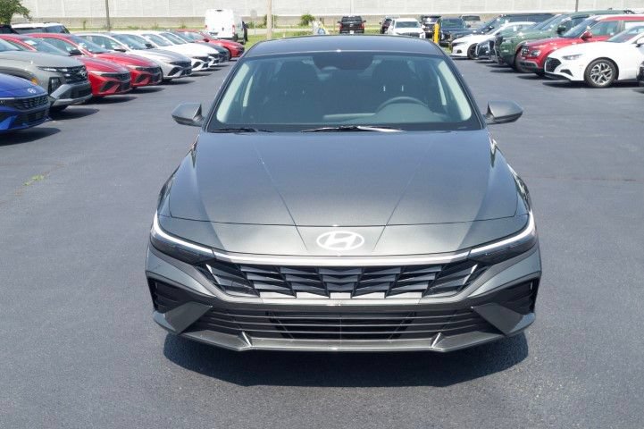 New 2026 Hyundai Elantra SE FWD image 2