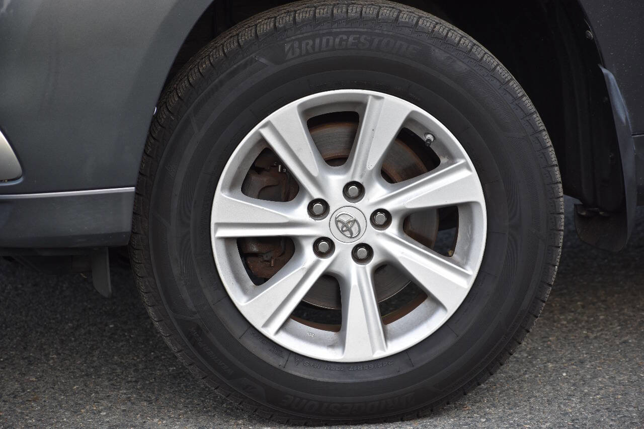 Used 2012 Toyota Highlander SE w/ Tow Pkg AWD/4WD image 35