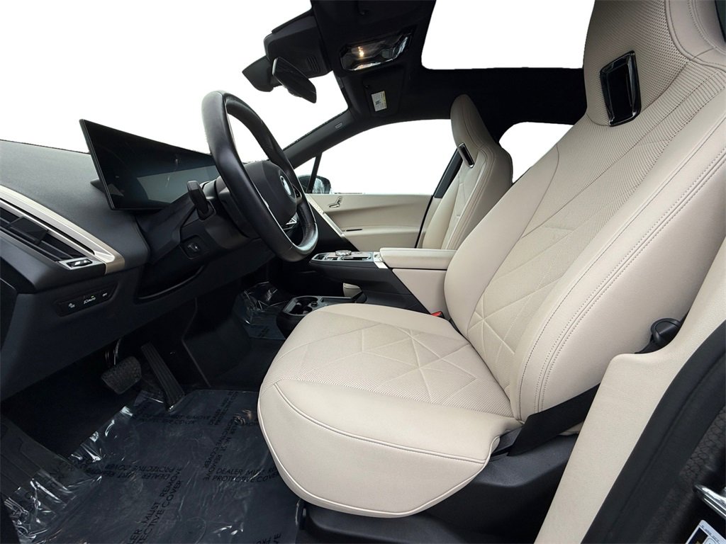 Used 2023 BMW iX xDrive50 w/ Ultimate Package 2 image 9