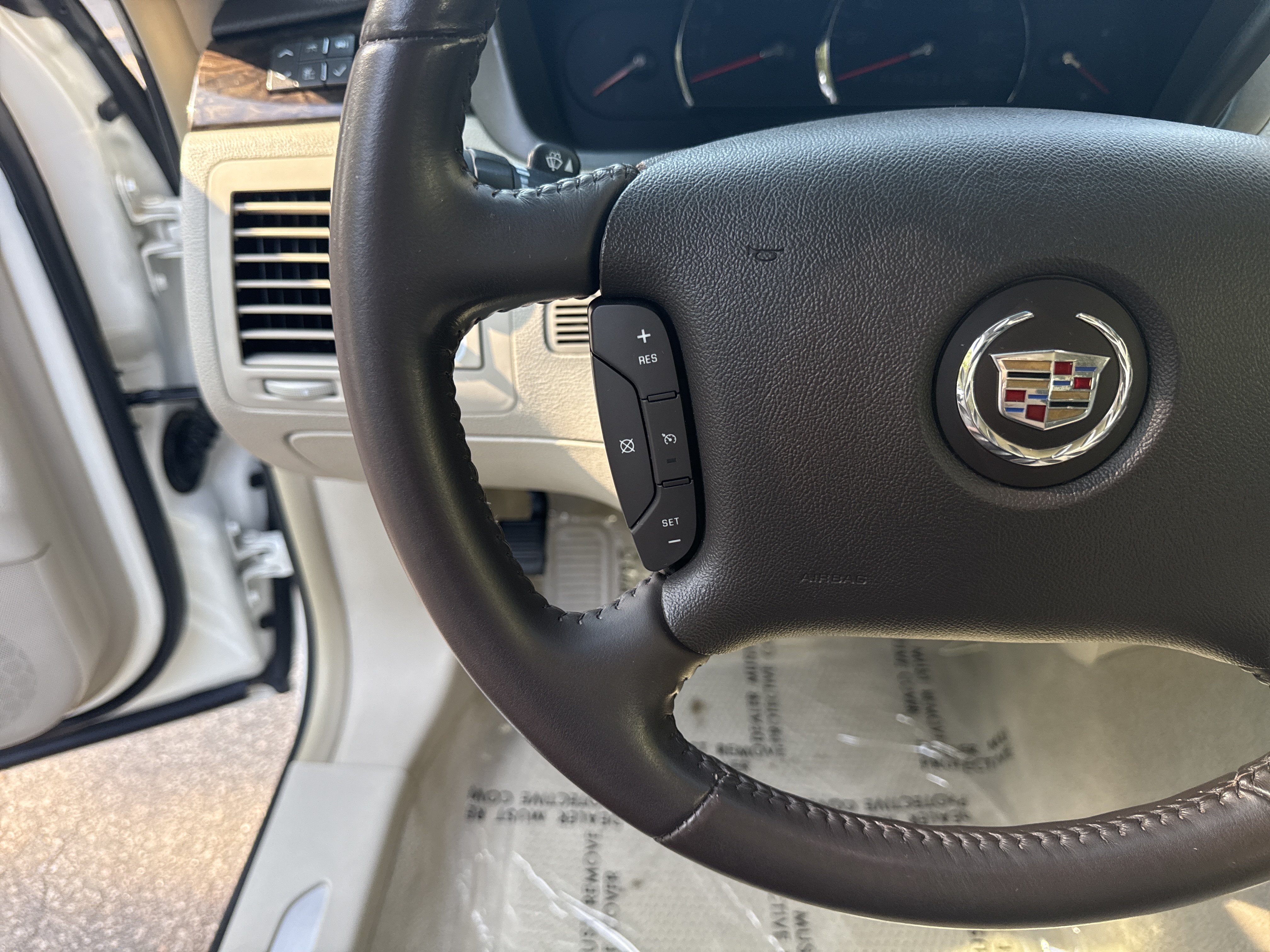 Used 2009 Cadillac DTS w/ Trunk Convenience Package FWD image 16