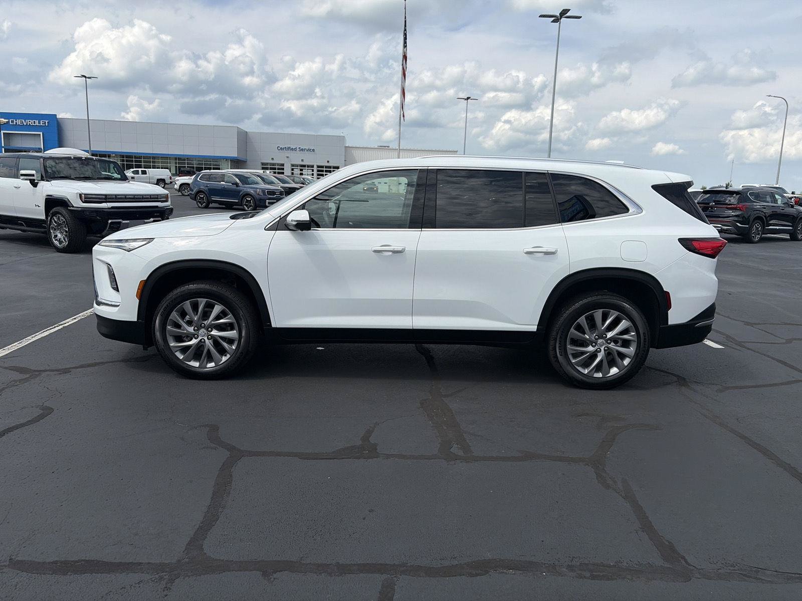Certified 2025 Buick Enclave Preferred FWD image 10