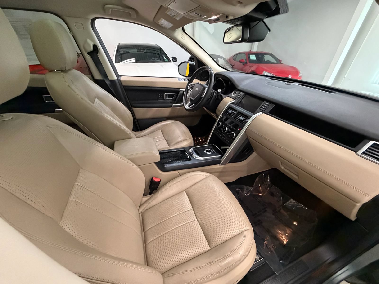Used 2018 Land Rover Discovery Sport HSE AWD/4WD image 21