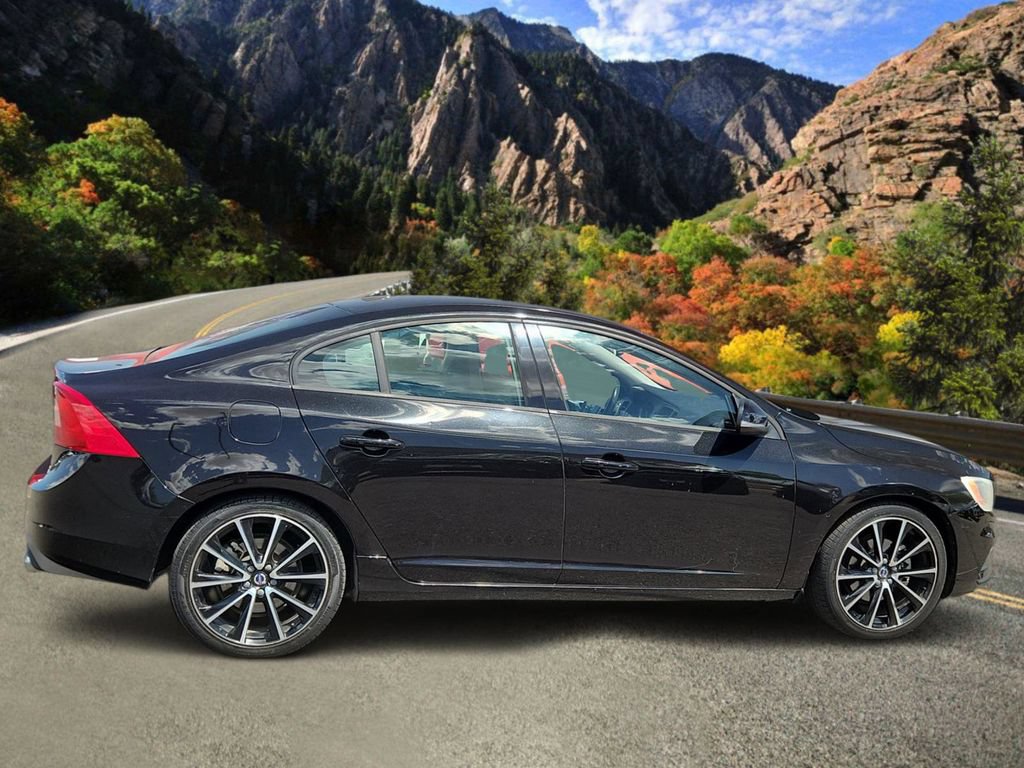 Used 2018 Volvo S60 T5 Dynamic w/ Vision Package FWD image 2