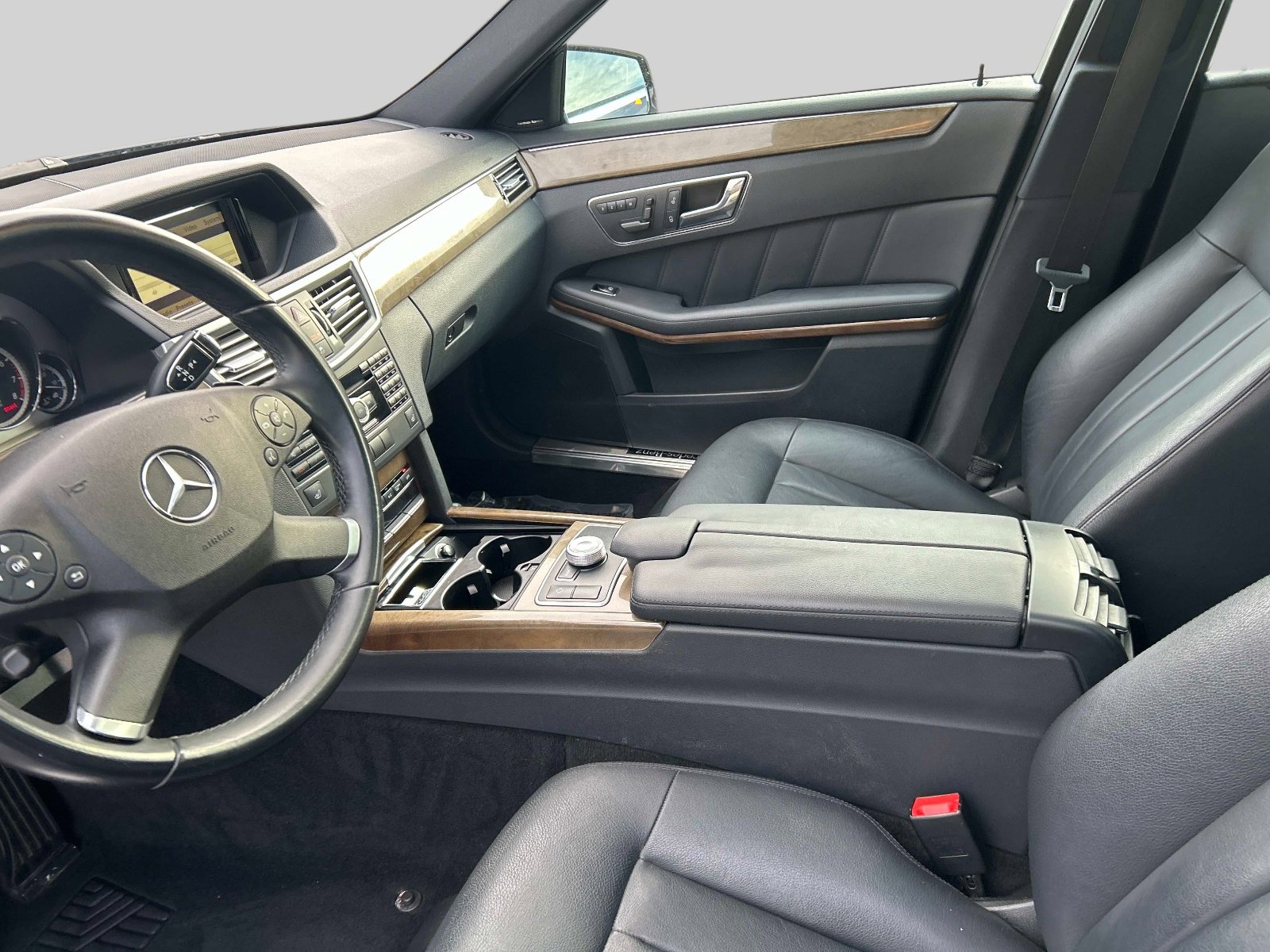 Used 2010 Mercedes-Benz E 350 4MATIC Sedan image 22