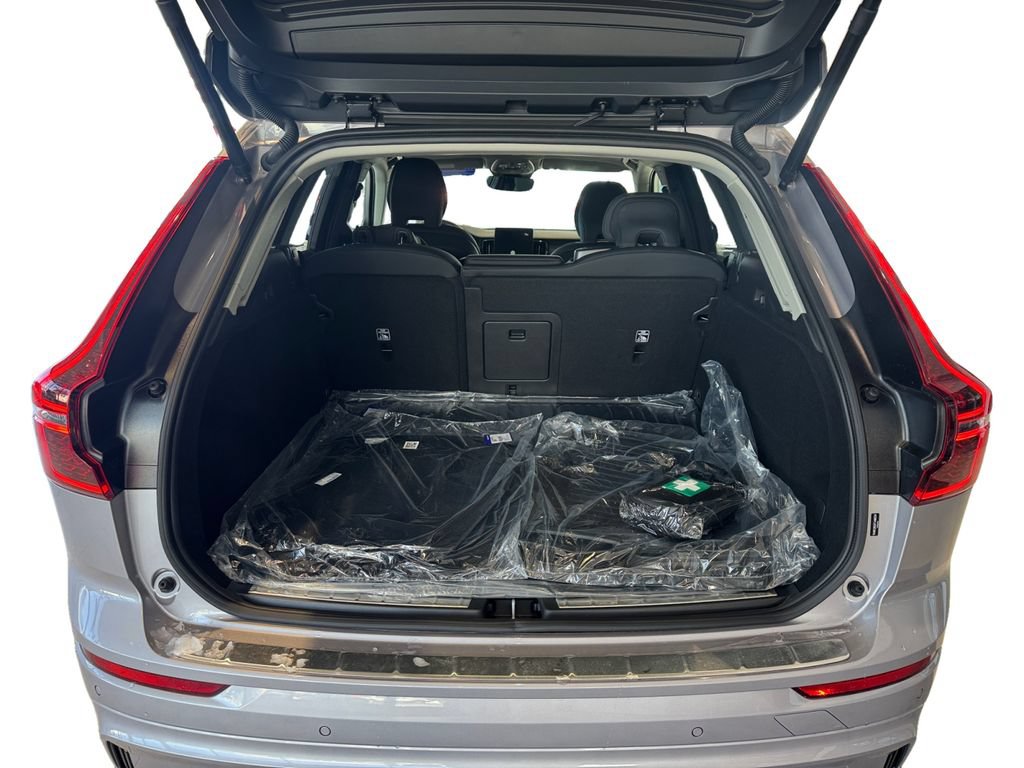 New 2026 Volvo XC60 B5 Plus w/ Protection Package Premier AWD/4WD image 6