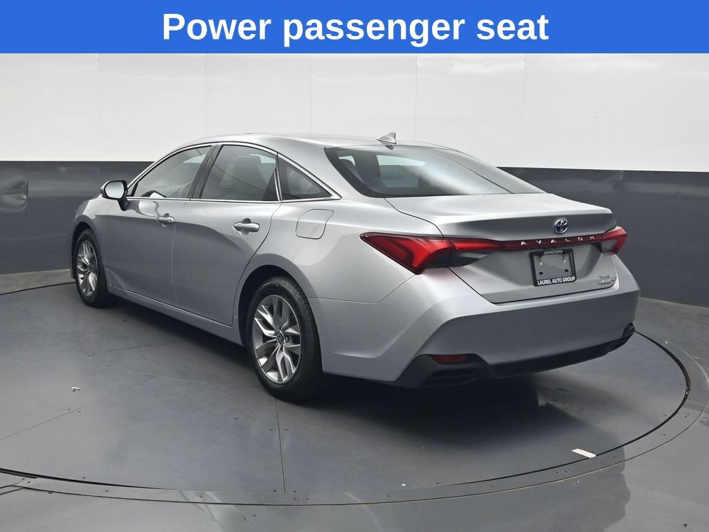Used 2022 Toyota Avalon XLE w/ Moonroof Package FWD image 6