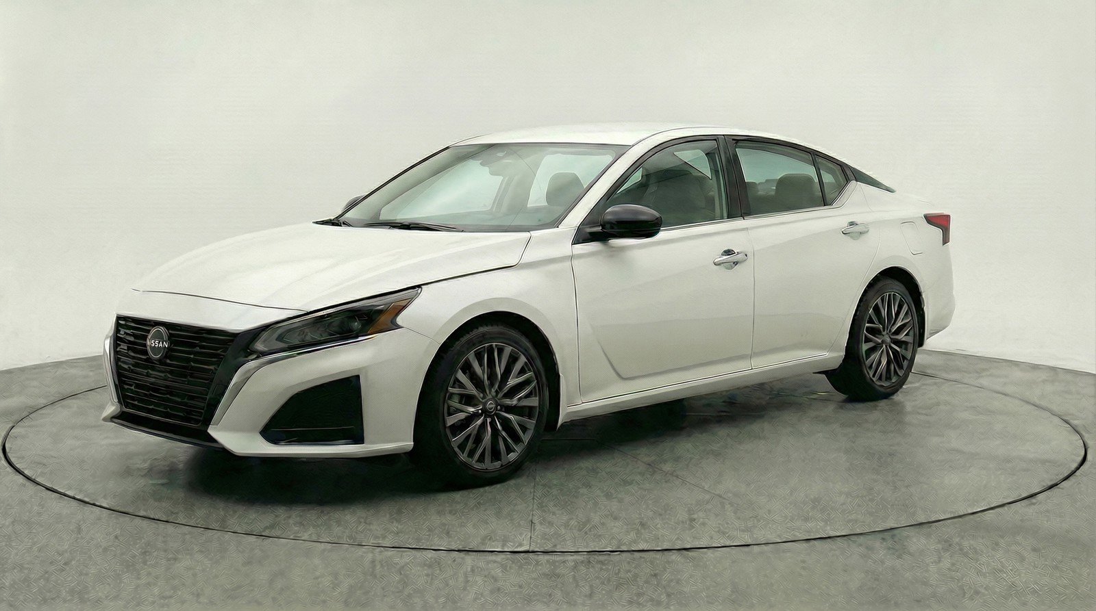 Used 2025 Nissan Altima 2.5 SV FWD image 3