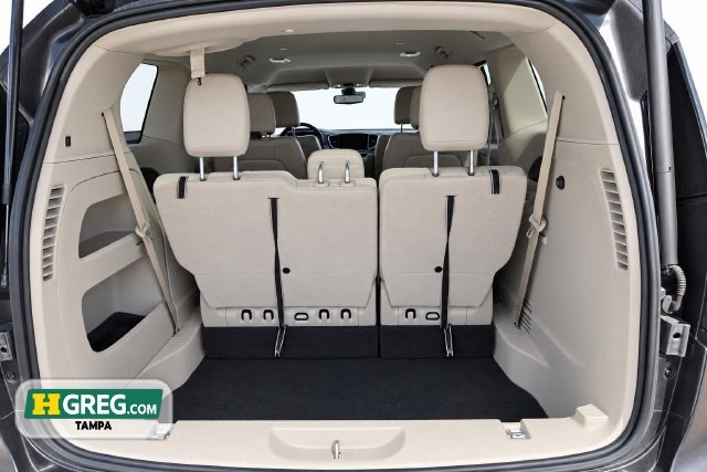 Used 2021 Chrysler Pacifica Touring-L FWD image 17