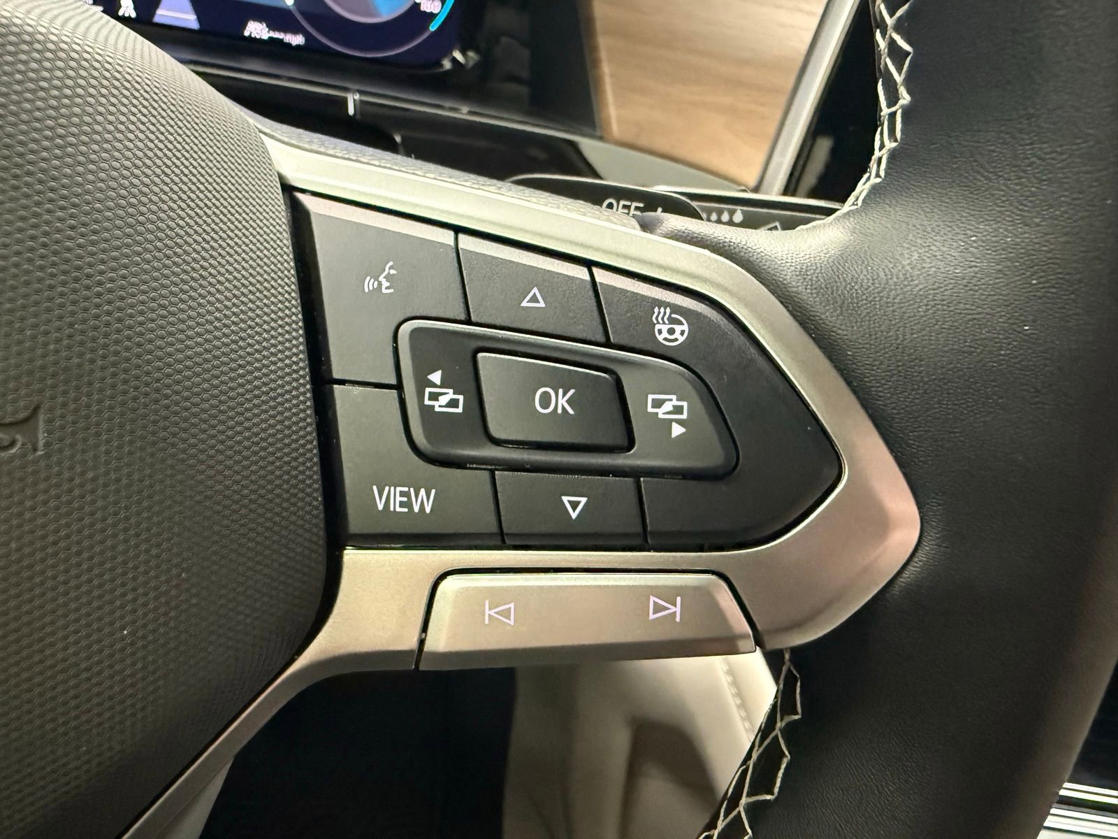 Used 2025 Volkswagen Atlas SE image 18