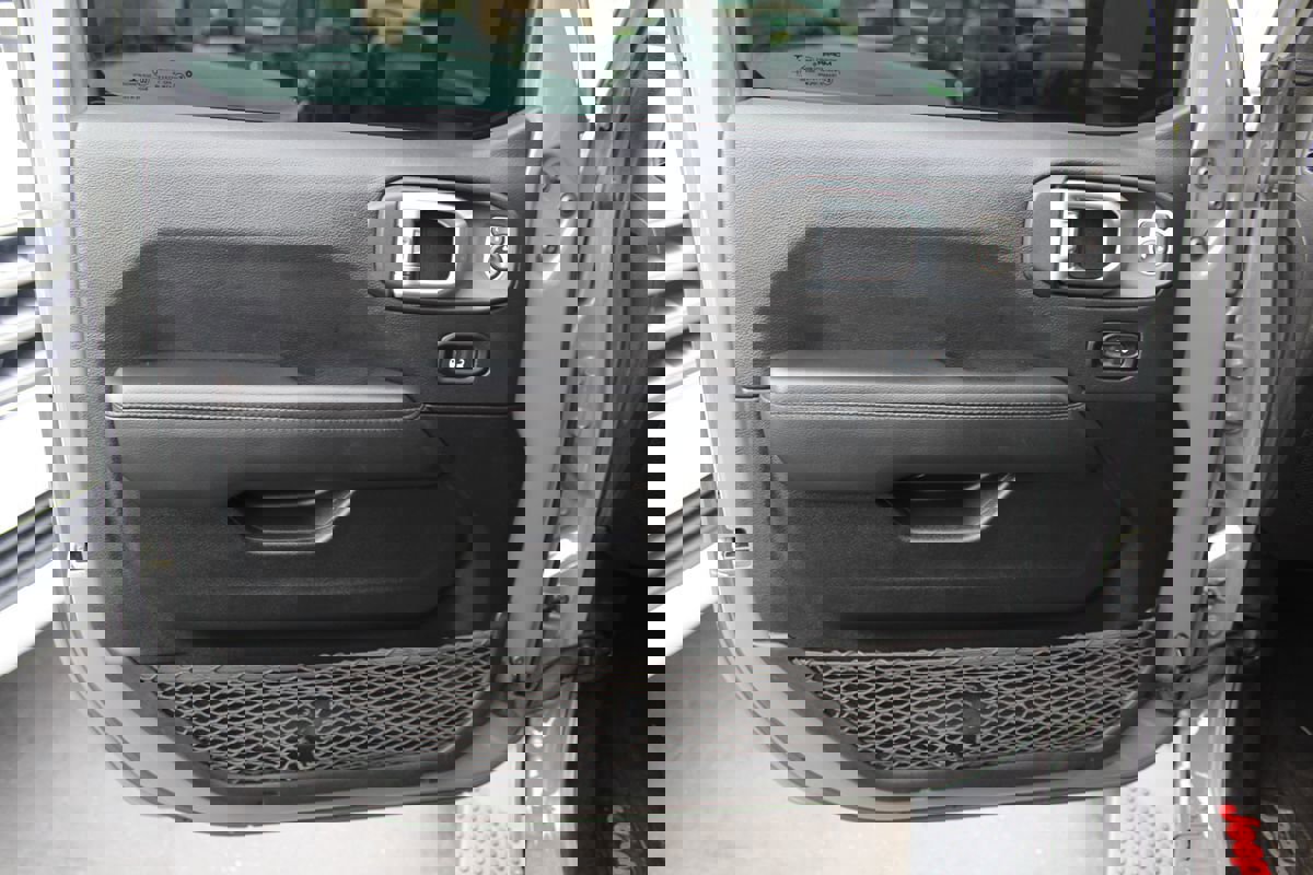 Used 2020 Jeep Wrangler Unlimited Sahara image 16