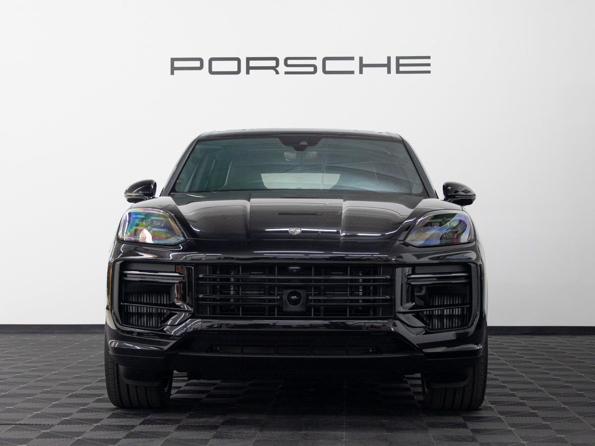 New 2025 Porsche Cayenne Turbo image 9