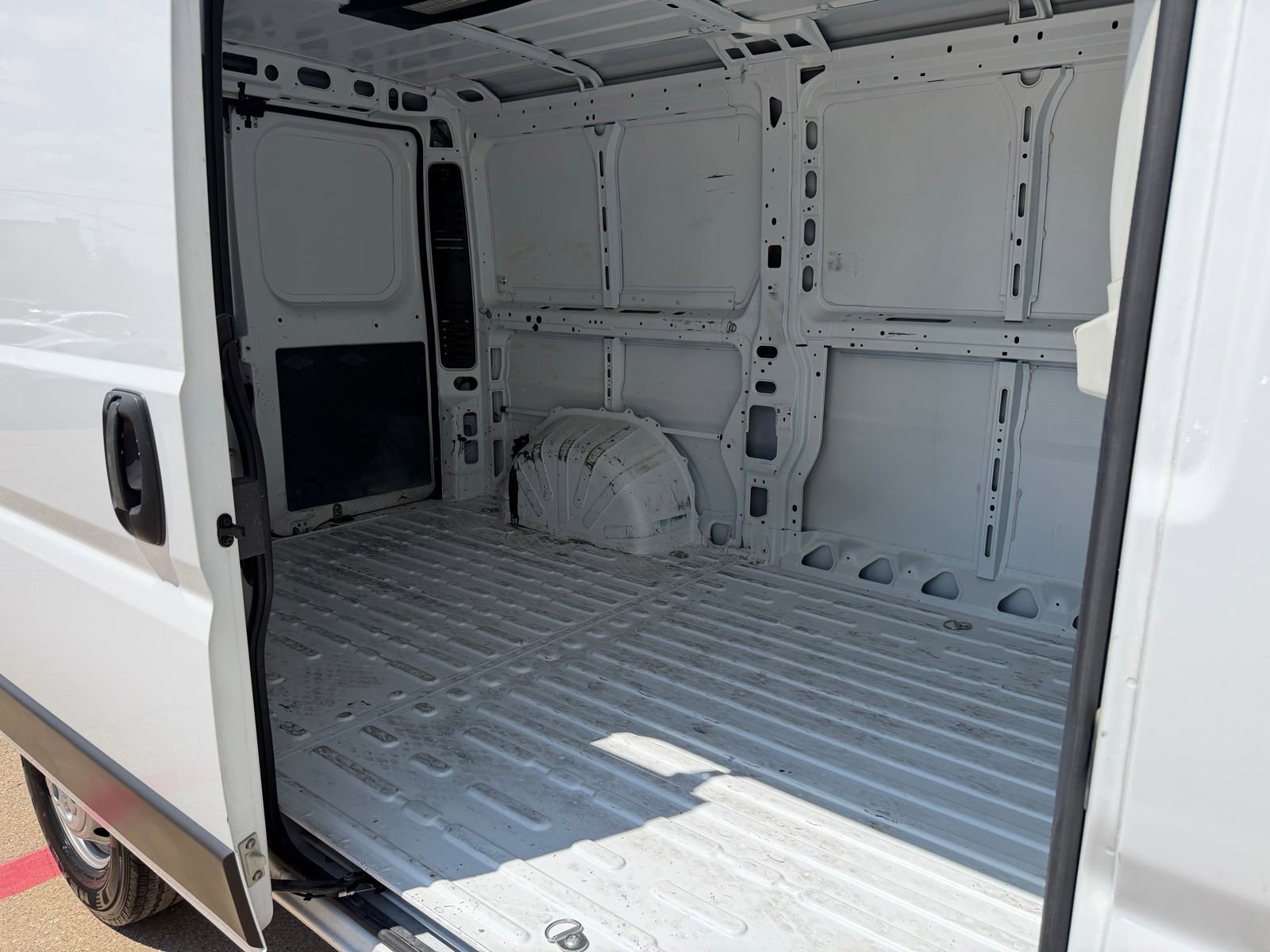 Used 2023 RAM ProMaster 3500 w/ Safety Group FWD image 10