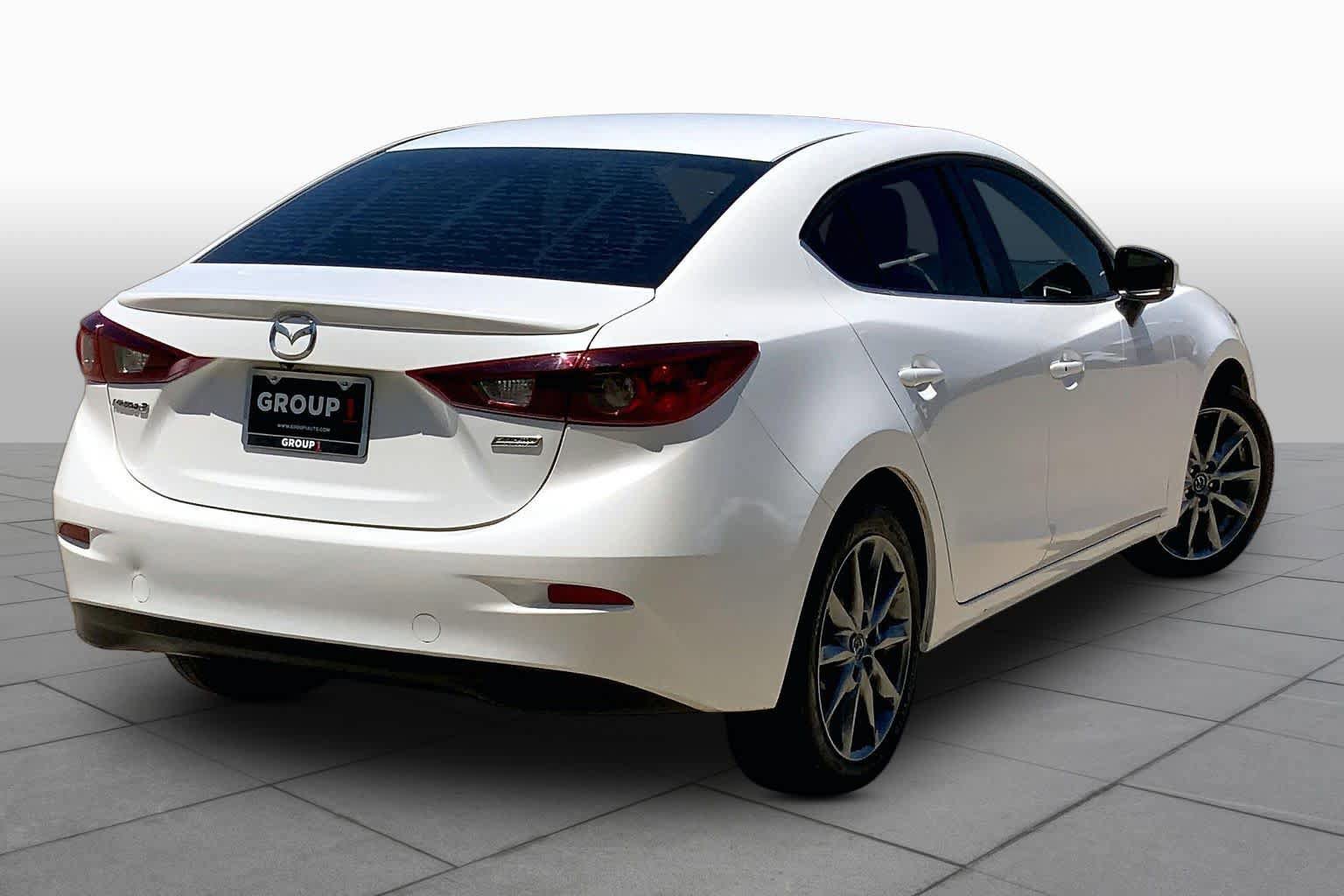 Used 2018 MAZDA MAZDA3 Touring FWD image 11