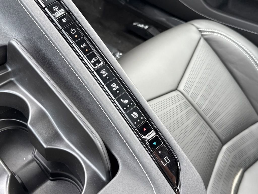 New 2025 Chevrolet Corvette E-Ray image 24