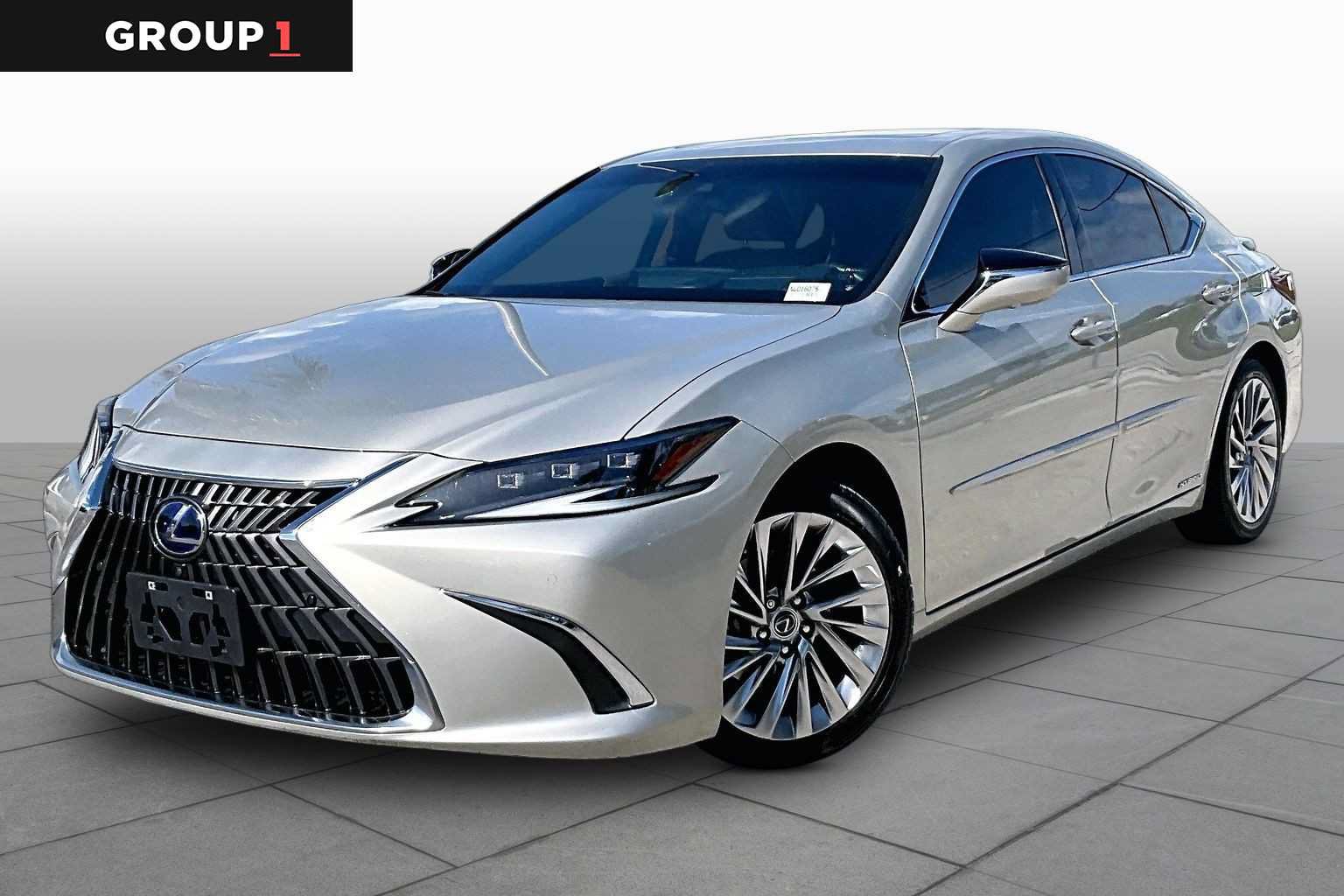 Used 2022 Lexus ES 300h Ultra Luxury w/ Accessory Package 2