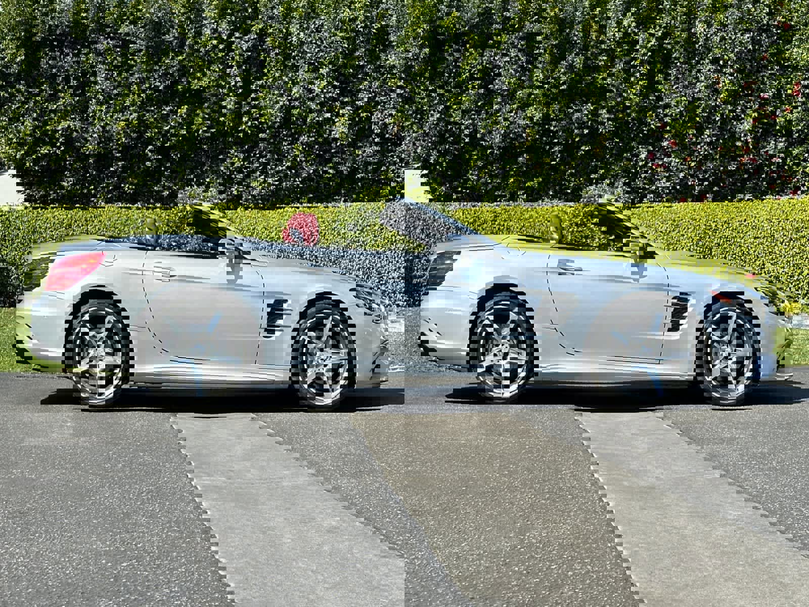 Used 2017 Mercedes-Benz SL 550 image 8