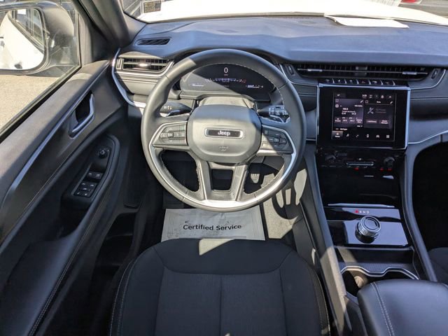 Used 2025 Jeep Grand Cherokee Laredo X RWD image 15