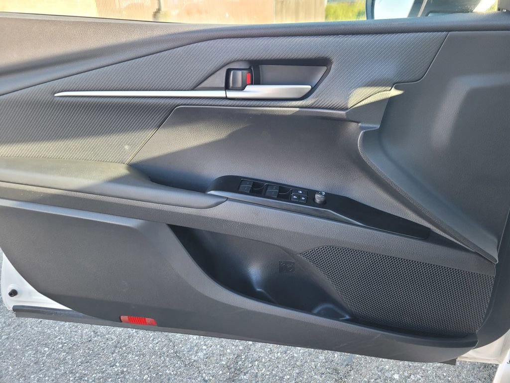 Used 2025 Toyota Camry SE image 28