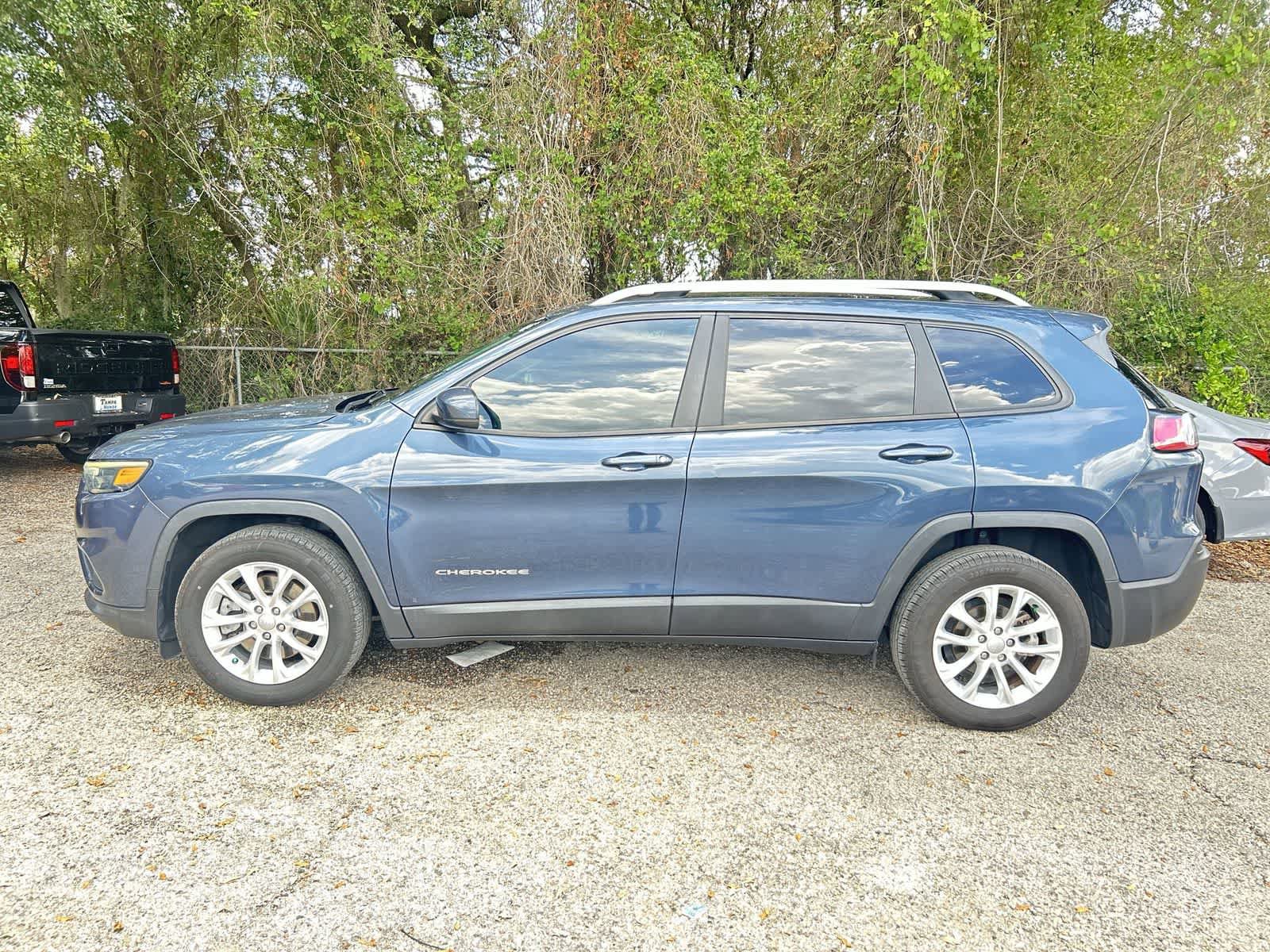 Used 2021 Jeep Cherokee Latitude FWD image 4
