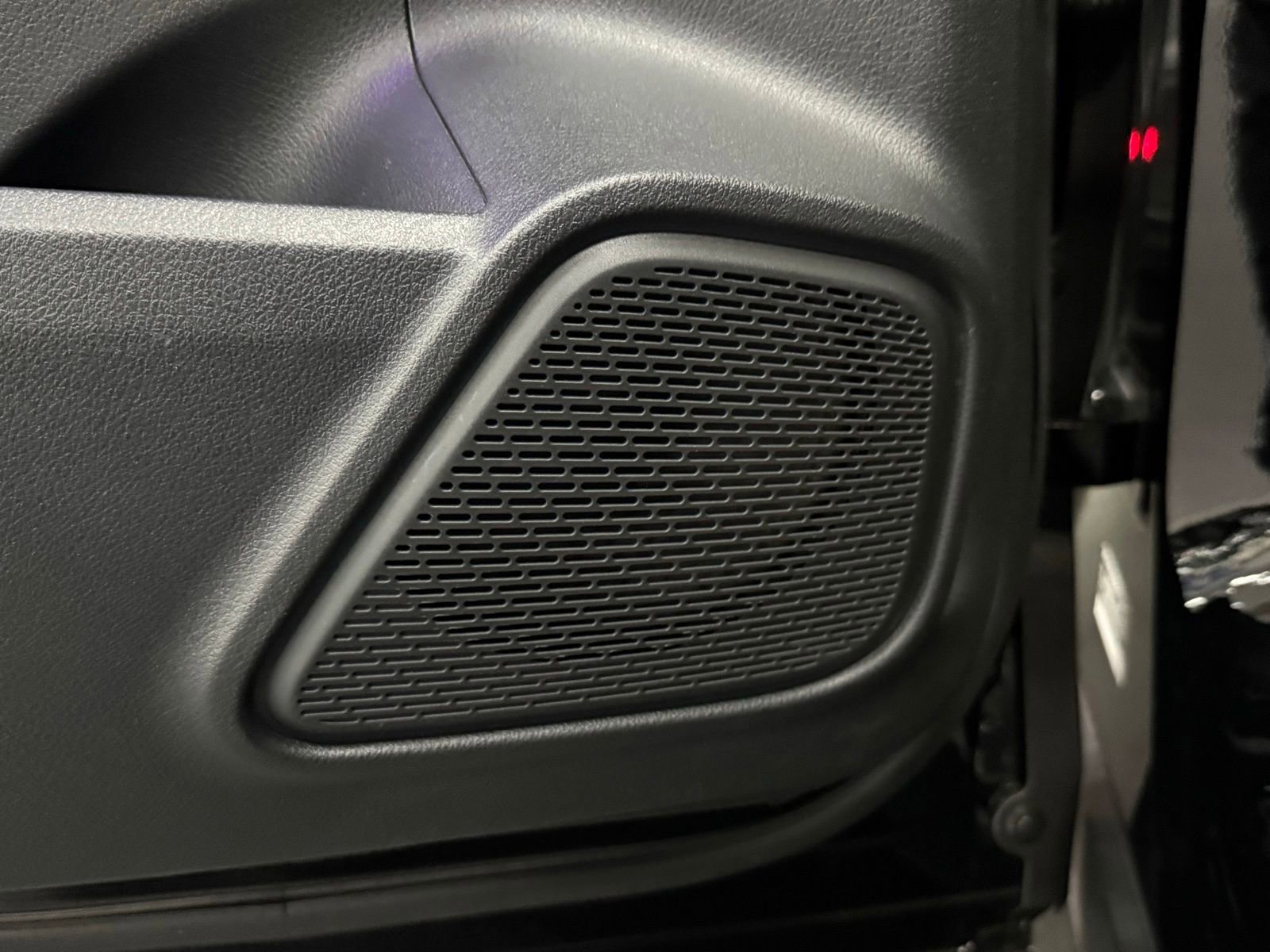 Used 2023 Mercedes-Benz GLB 250 4MATIC image 39