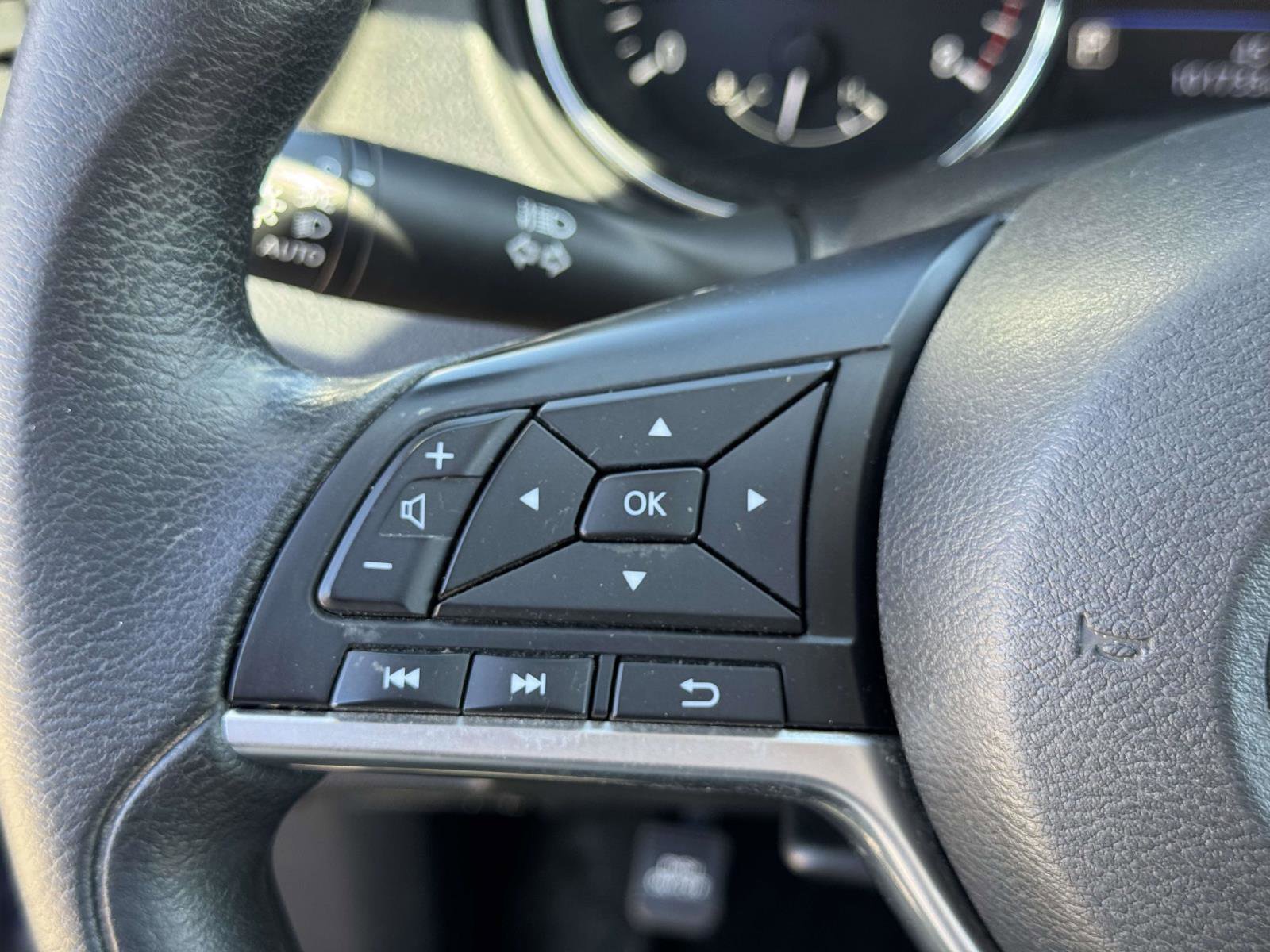 Used 2019 Nissan Rogue S image 18