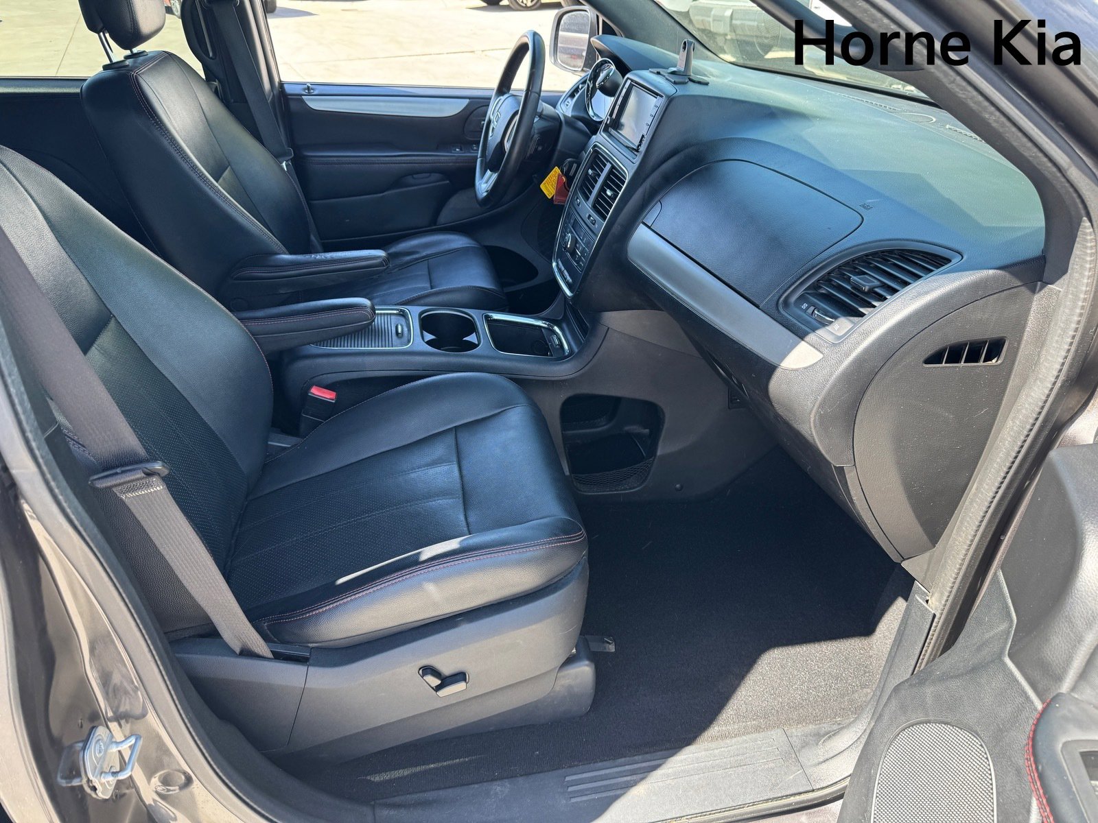 Used 2016 Dodge Grand Caravan R/T image 26