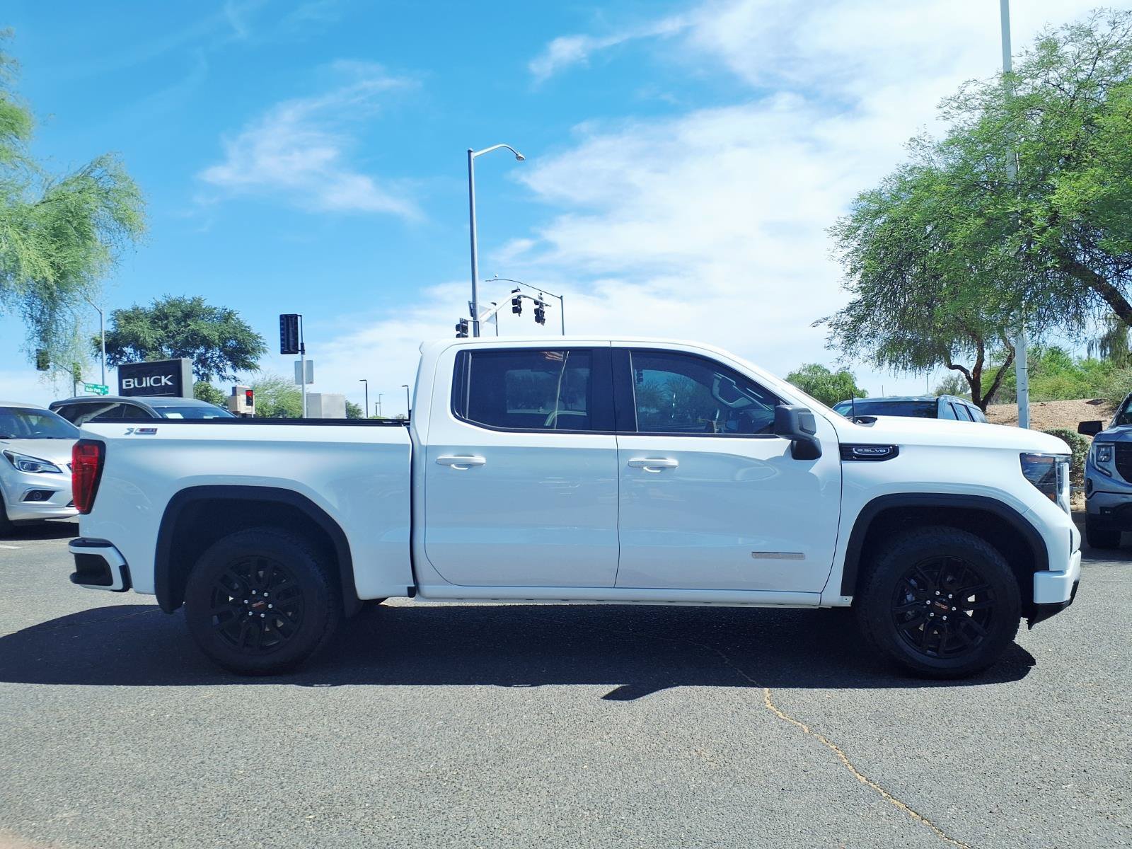 Used 2025 GMC Sierra 1500 Elevation w/ X31 Off-Road Package AWD/4WD image 4