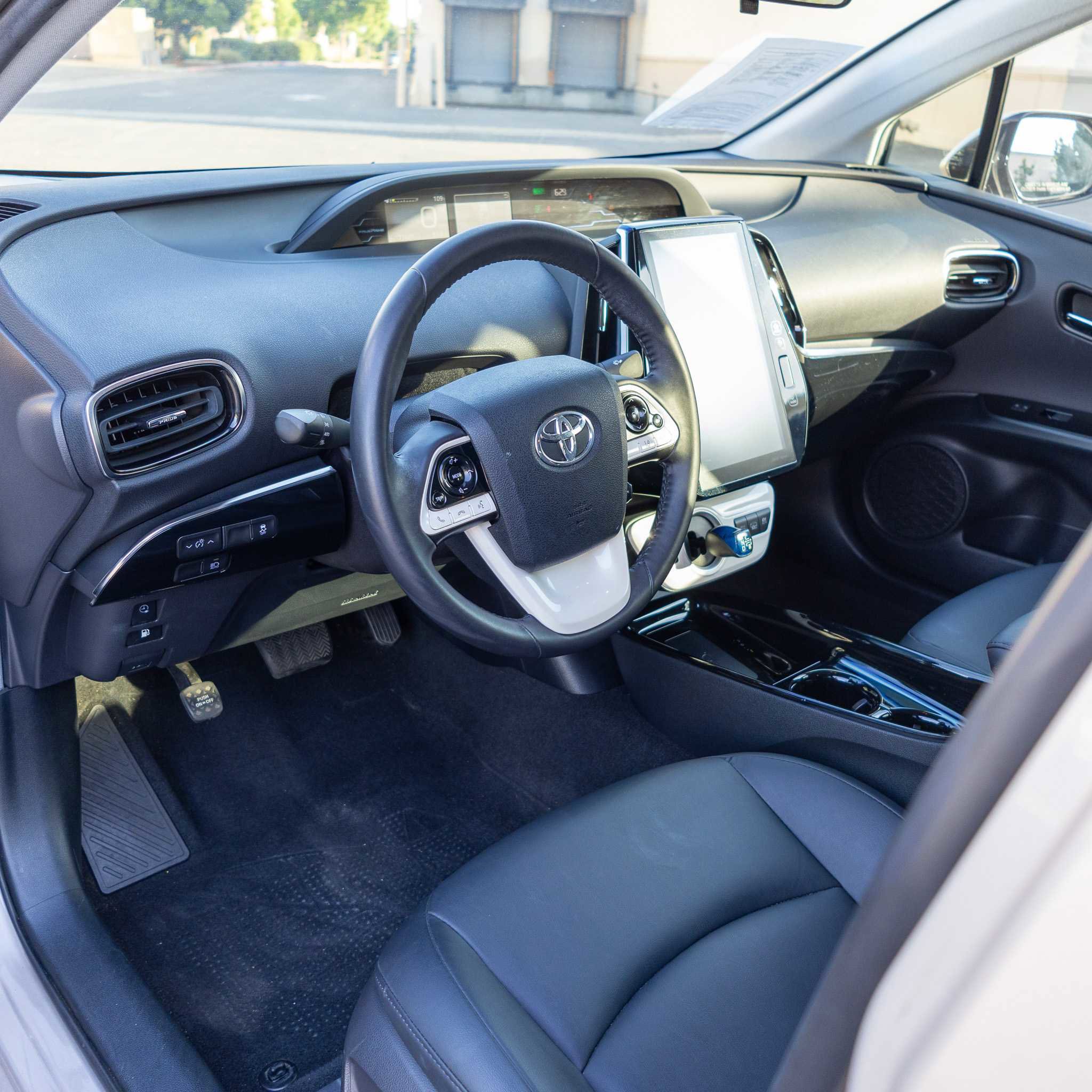 Used 2019 Toyota Prius Prime Premium image 11