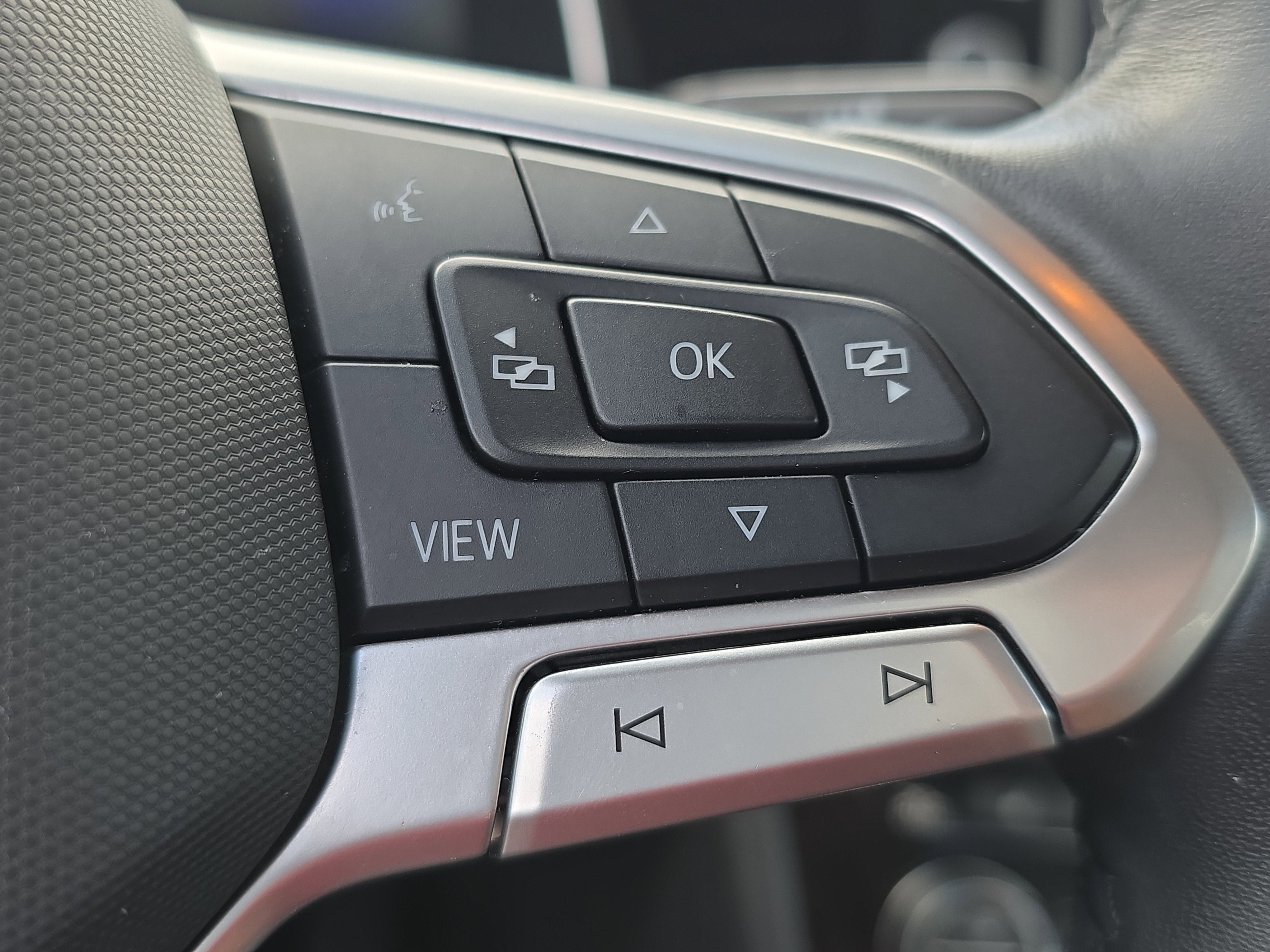 Used 2024 Volkswagen Jetta SE image 30