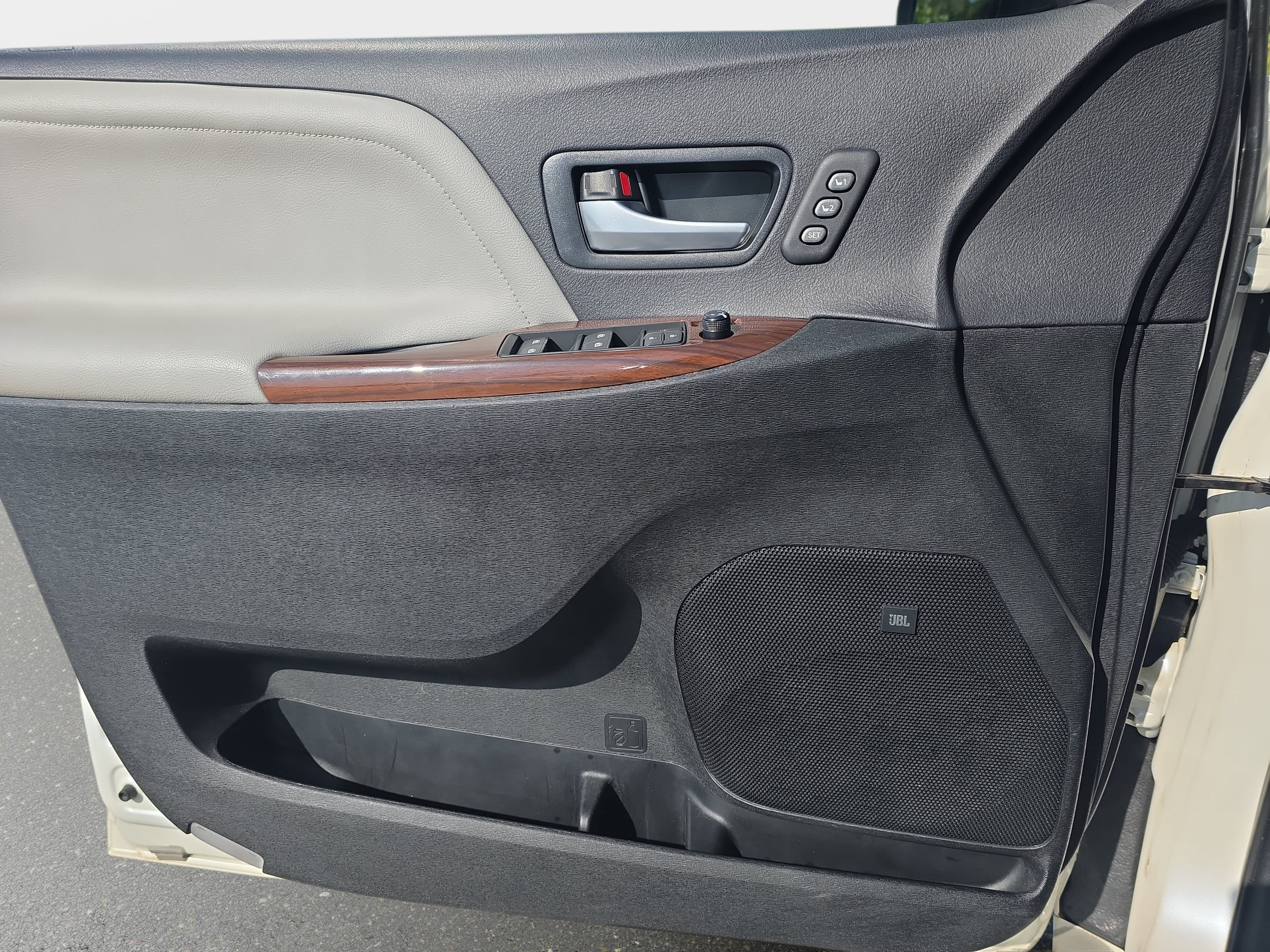 Used 2015 Toyota Sienna Limited Premium AWD/4WD image 28