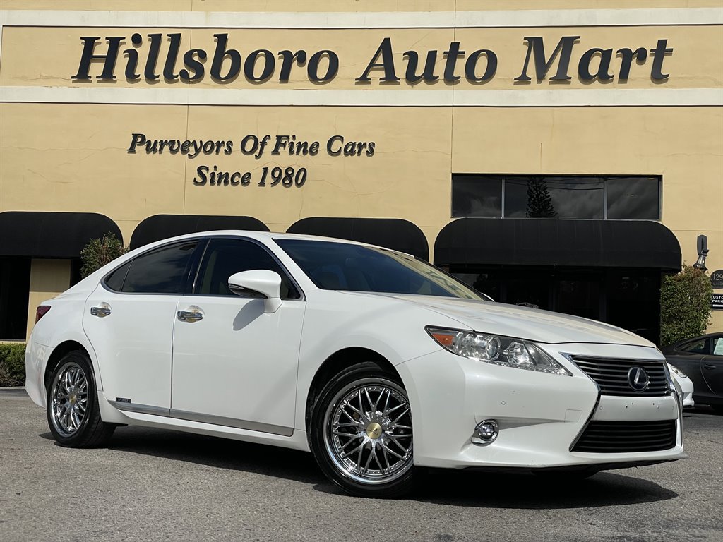 Used 2015 Lexus ES 300h w/ Navigation System Package