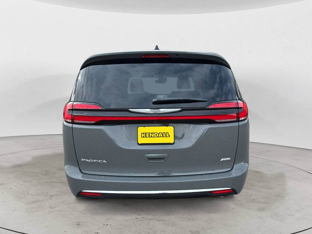 Used 2025 Chrysler Pacifica Select AWD/4WD image 6