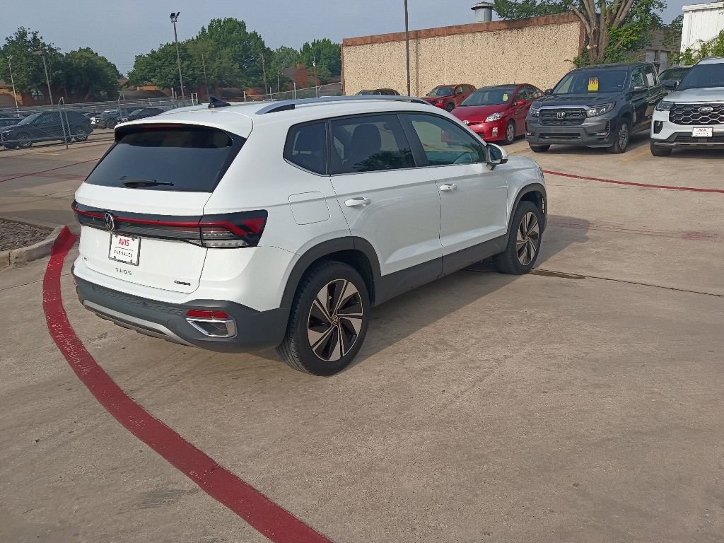 Used 2025 Volkswagen Taos SE AWD/4WD image 7