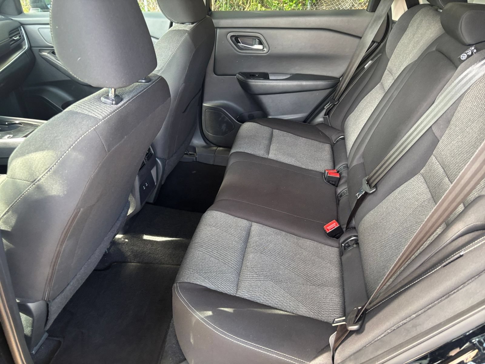 Used 2025 Nissan Rogue SV FWD image 27
